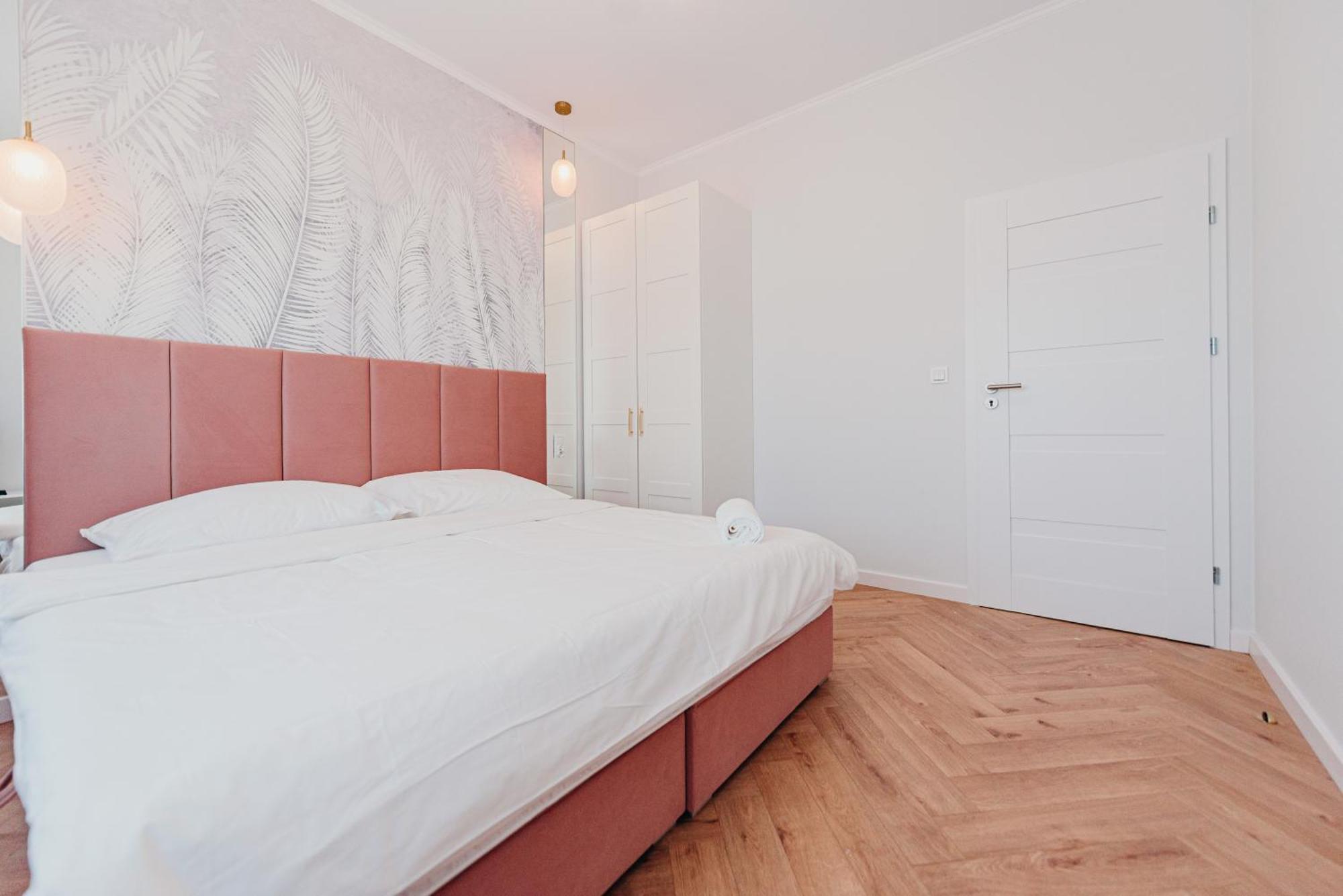 3 Bedrooms Premium Bella Rosa For 8 Guests With Ac And Underground Parking Rzeszów Zewnętrze zdjęcie
