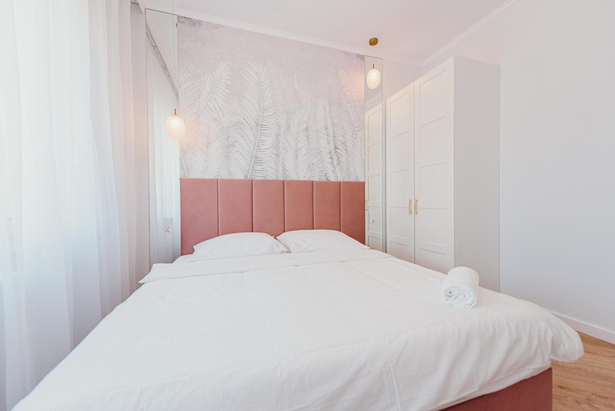 3 Bedrooms Premium Bella Rosa For 8 Guests With Ac And Underground Parking Rzeszów Zewnętrze zdjęcie