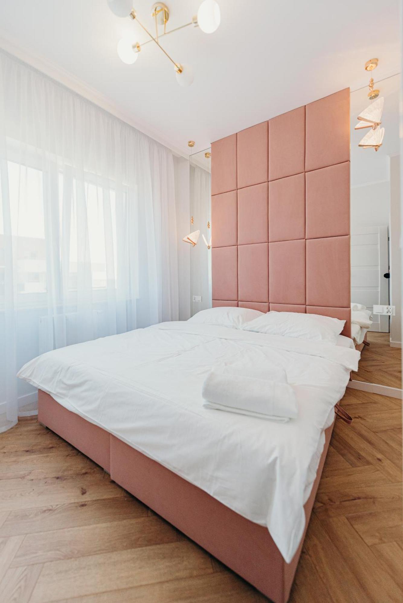 3 Bedrooms Premium Bella Rosa For 8 Guests With Ac And Underground Parking Rzeszów Zewnętrze zdjęcie