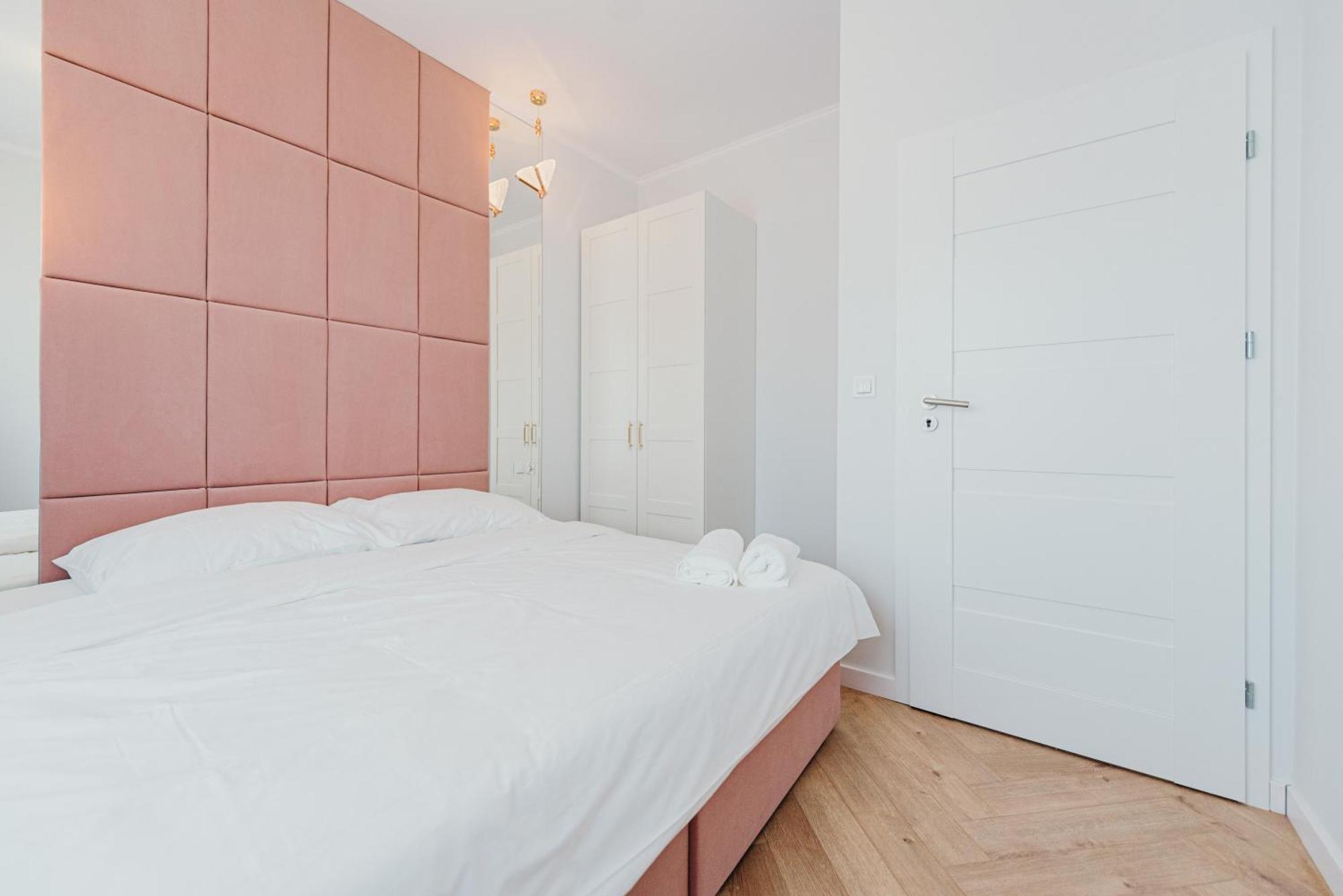 3 Bedrooms Premium Bella Rosa For 8 Guests With Ac And Underground Parking Rzeszów Zewnętrze zdjęcie