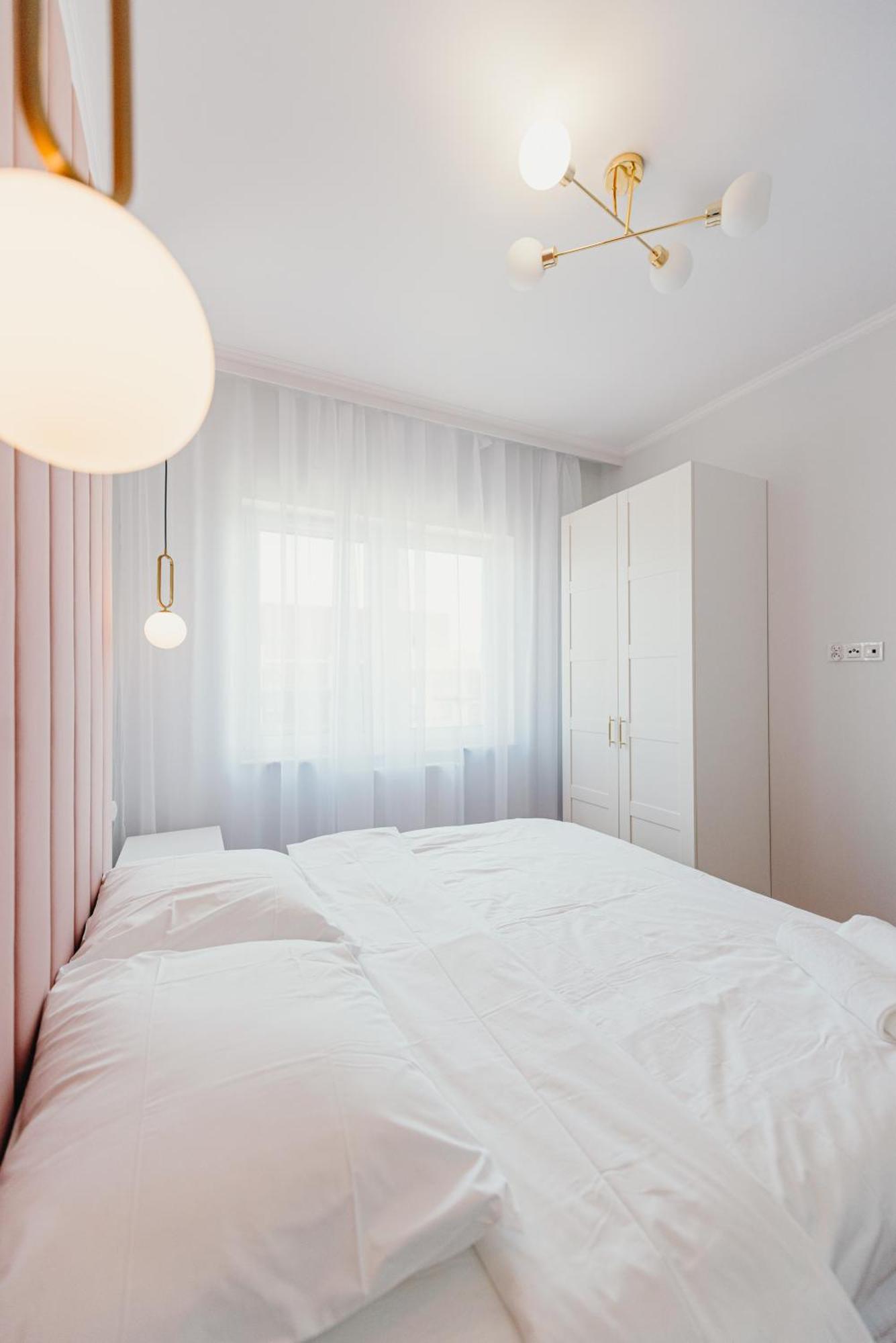 3 Bedrooms Premium Bella Rosa For 8 Guests With Ac And Underground Parking Rzeszów Zewnętrze zdjęcie