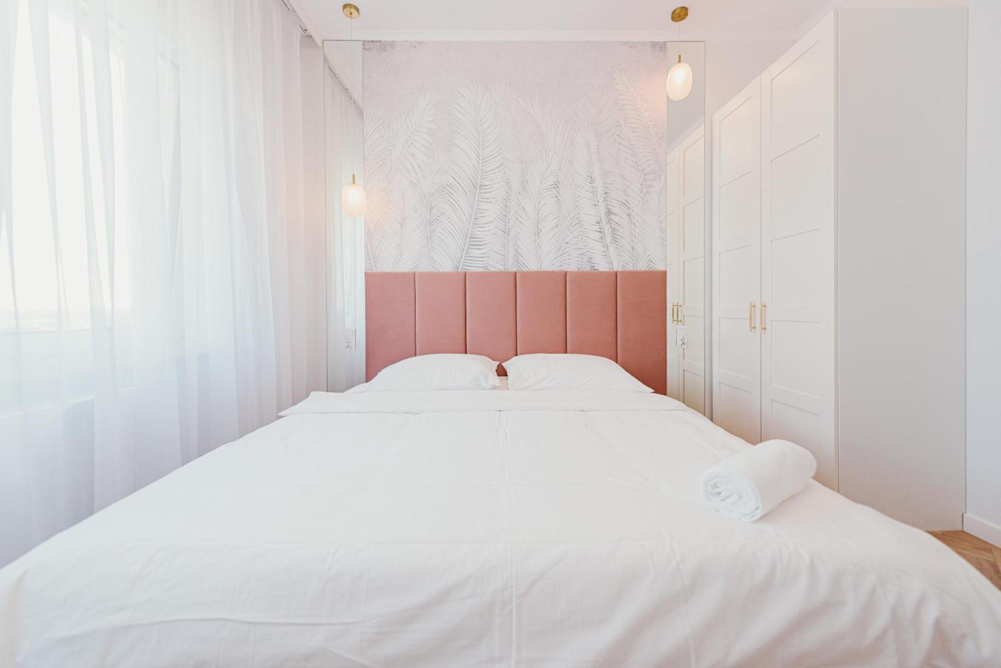 3 Bedrooms Premium Bella Rosa For 8 Guests With Ac And Underground Parking Rzeszów Zewnętrze zdjęcie