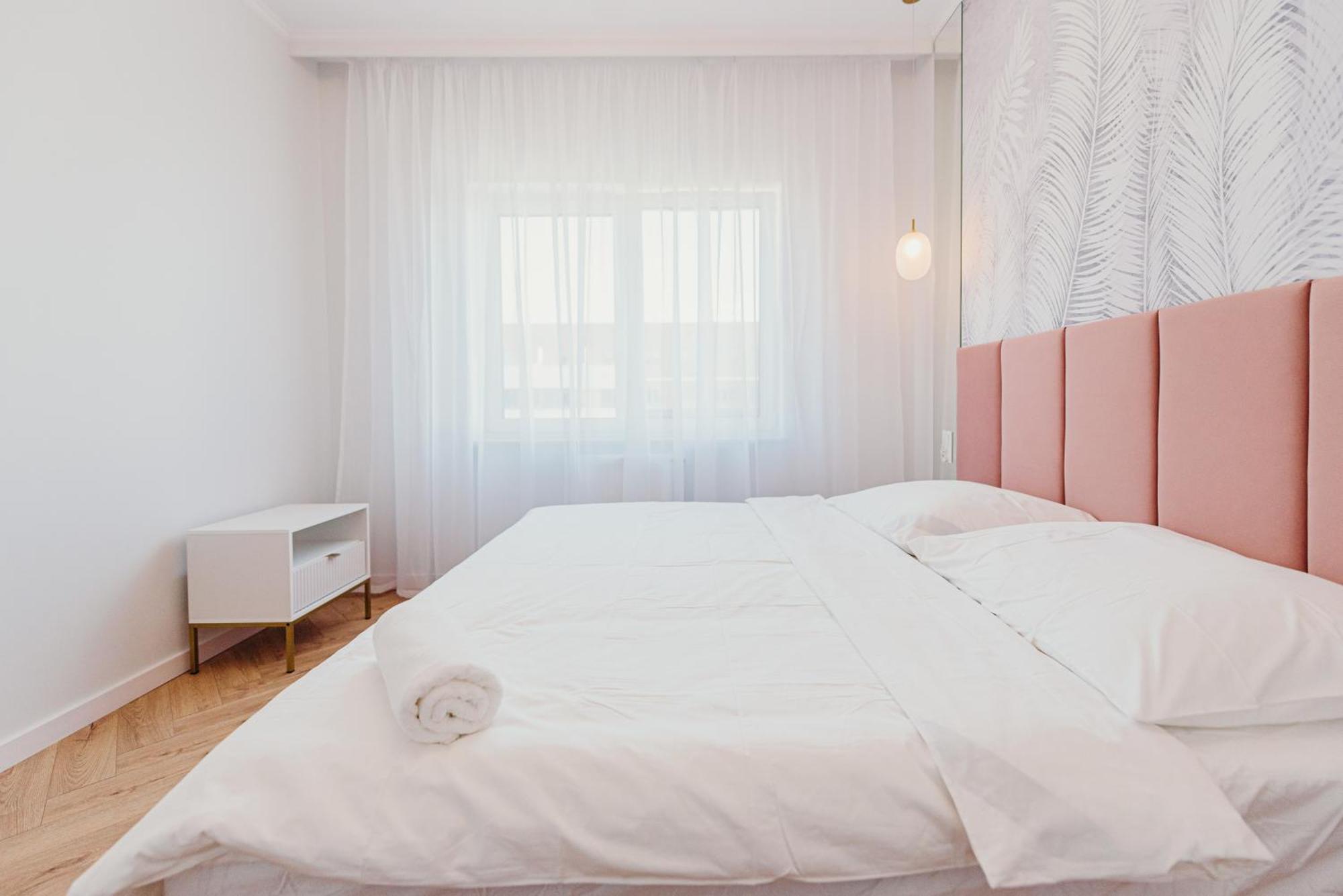 3 Bedrooms Premium Bella Rosa For 8 Guests With Ac And Underground Parking Rzeszów Zewnętrze zdjęcie