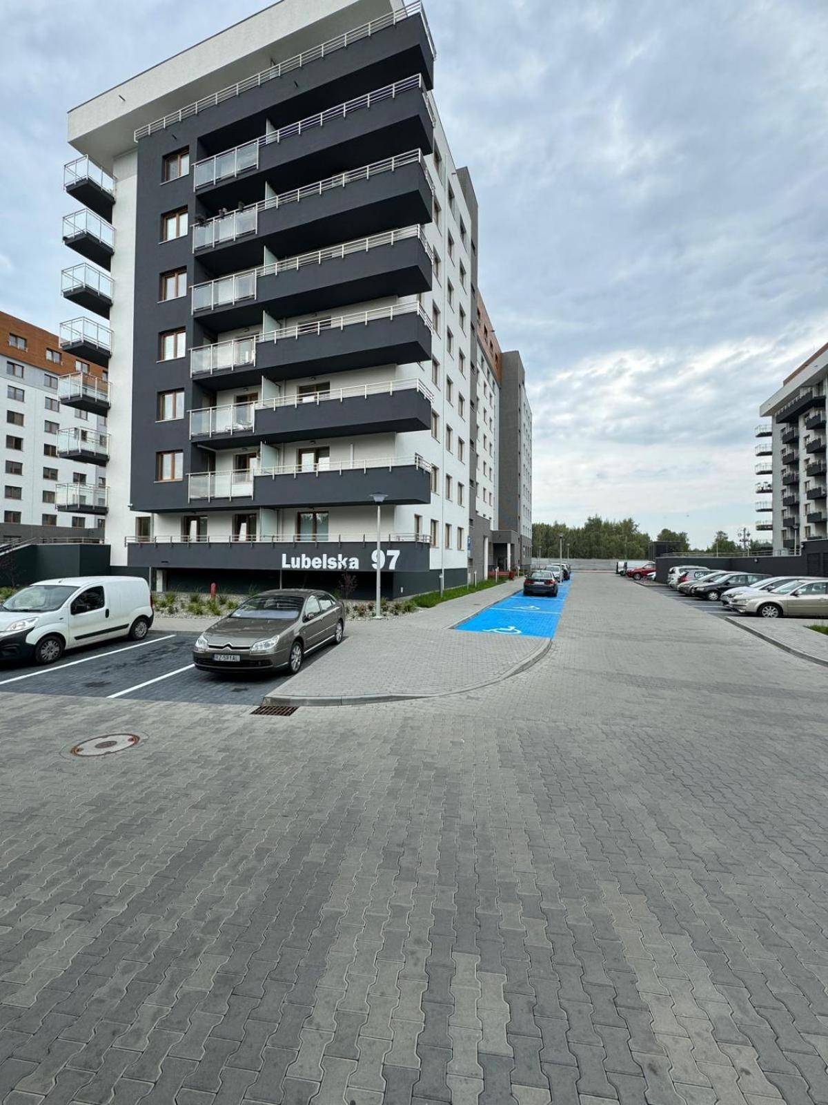 3 Bedrooms Premium Bella Rosa For 8 Guests With Ac And Underground Parking Rzeszów Zewnętrze zdjęcie